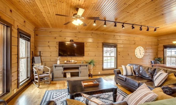 Celina Cabin | Peaceful Celina Cabin w/ Hot Tub & Lake View!