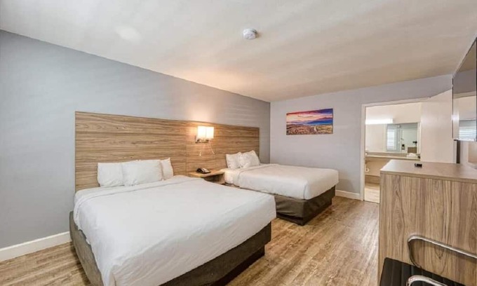 San Luis Obispo House | Non-Smoking 2 Queen Beds