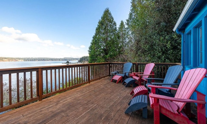 Greenbank Cabin | Sunrise View Waterfront Getaway
