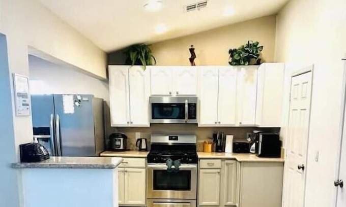 North Las Vegas House | Enchanting home North Las Vegas