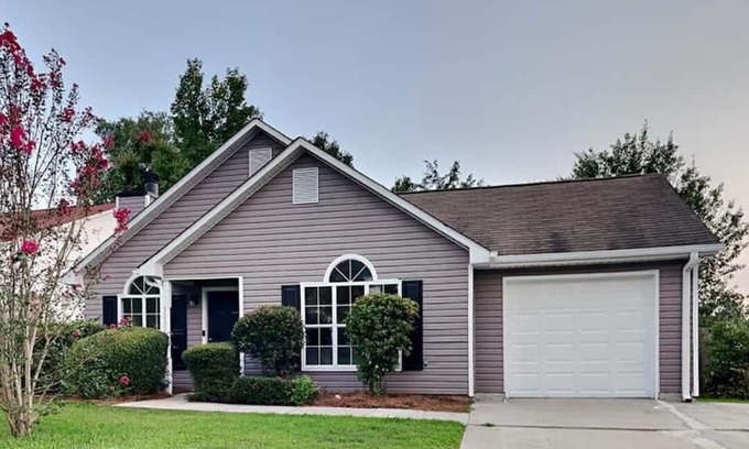 Irondale House | Cozy charming 3-bedroom house with WiFi & AC in marvelous Jonesboro