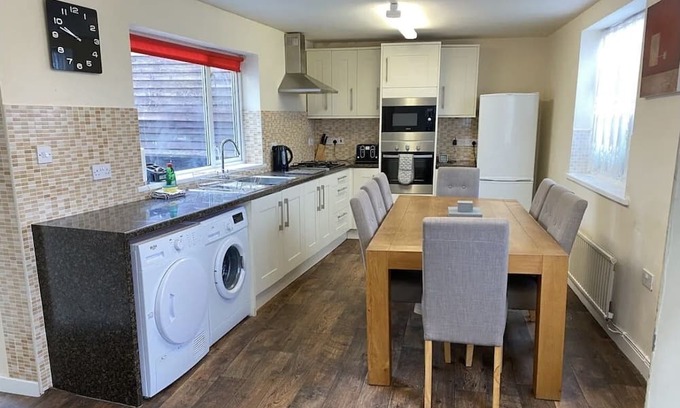 Newport House | 4 Bedroom Home, Newport