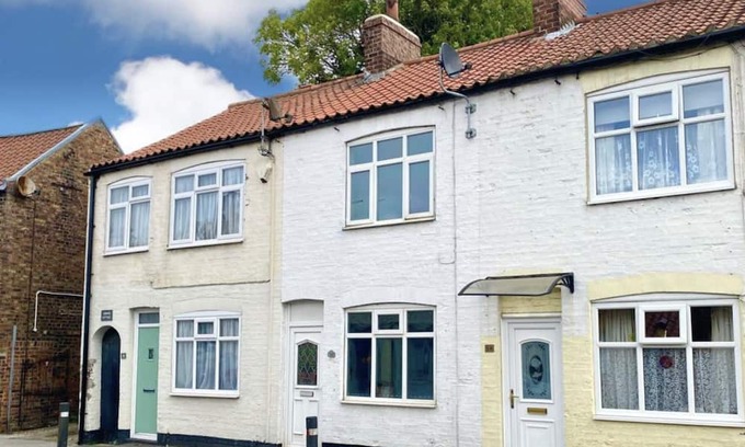 Aldbrough House | 2 bed, dog friendly cottage, in picturesque East Yorkshire coastal village.