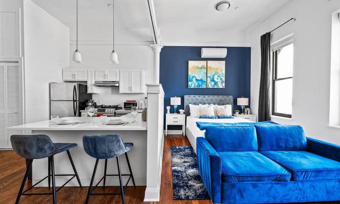 Downtown Newark Apartment | Open space lux studio 20 mins to NYC