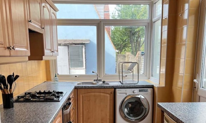 Lea Bridge House | Relaxing single room