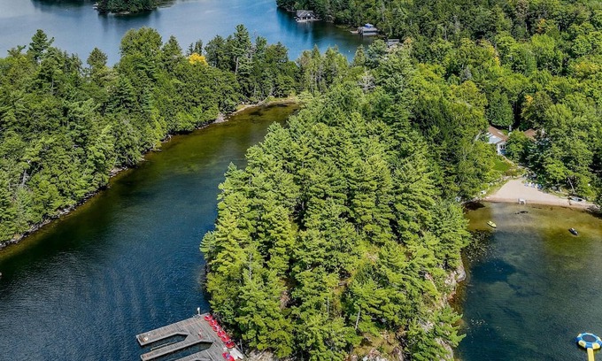 Muskoka Lakes Cottage | 2 cottages with a total of 6 bed and 5 bath on Lake Rosseau