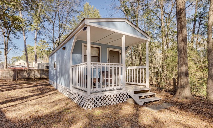 Willis Apartment | Texas Tiny Home w/ Community Pool & Lake Access!
