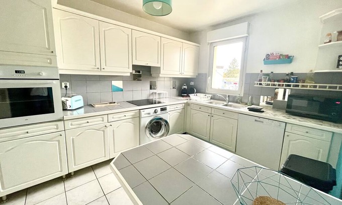 Palaiseau Bed & Breakfast | Chambre 16m2 Palaiseau Centre Ville. Gare RER Palaiseau à 2mn à Pied