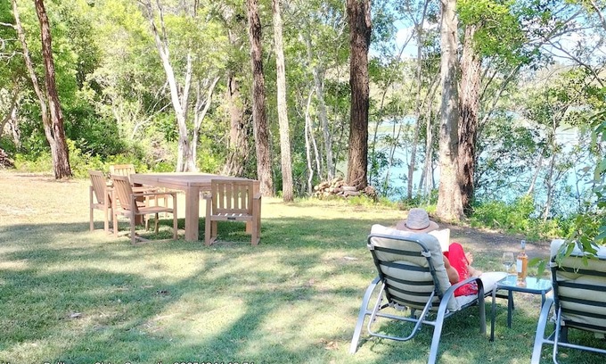 Urunga Apartment | The Glade, peaceful studio among the trees on the river