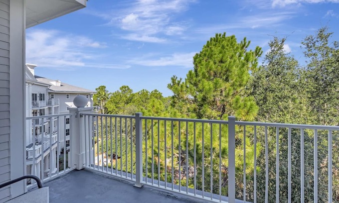 Sandestin Condo | 5th Floor Charm: Recently Renovated Studio with Double Queen Beds, Kitchenette, and Modern Comfort at Sandestin Golf and Beach Resort!