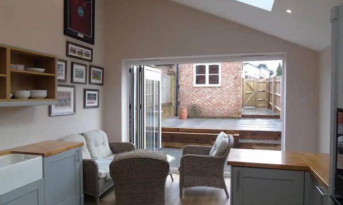 Stony Stratford House | Pass the Keys | Bright PetFriendly Terrace home in Stony Stratford
