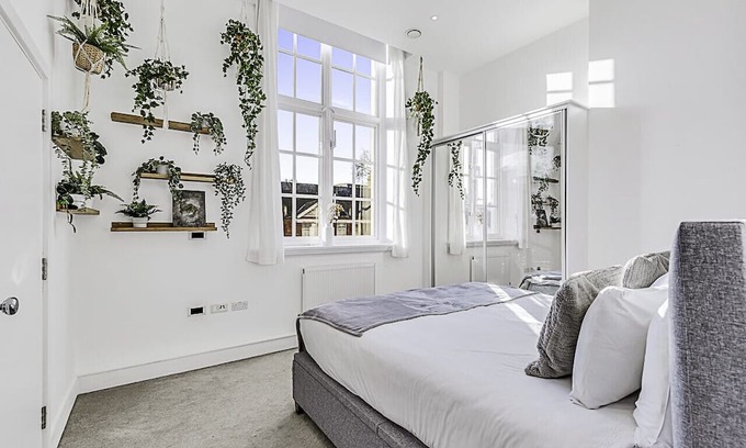 Southfield Apartment | Vibrant 2-Bed Flat: Acton's Best Stay!