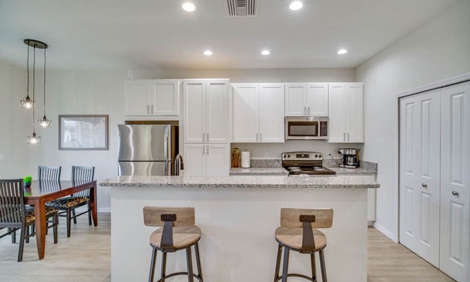 Okeechobee House | Modern Okeechobee Townhome w/ Backyard!