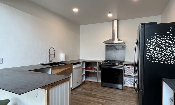 Lewis House | Modern Downtown Hostel! Great outdoor space, large sauna, and cold tub.