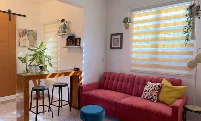 Barceloneta House | Cozy Tiburon: Private Apartment with Working Space in Barceloneta