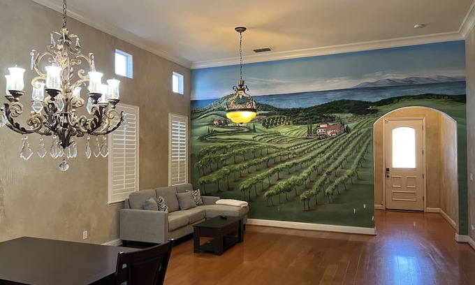 Modesto House | Luxury, modern and cozy home in a friendly neighborhood, close to everywhere!