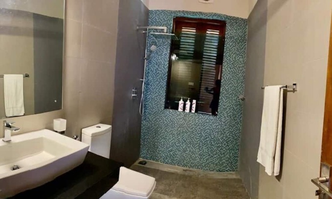 Kaduwela Bed & Breakfast | Spacious luxury room-Beautiful views