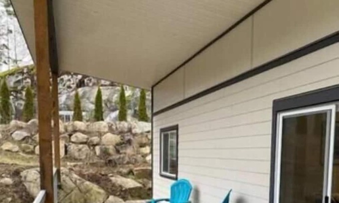 Halfmoon Bay House | A beautiful summer 1 brm cottage located in Halfmoon Bay Resort fully furnished.