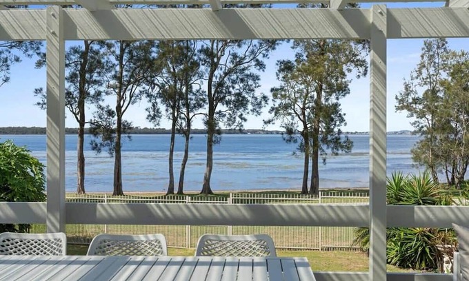 Budgewoi House | Lakefront with Amazing Views