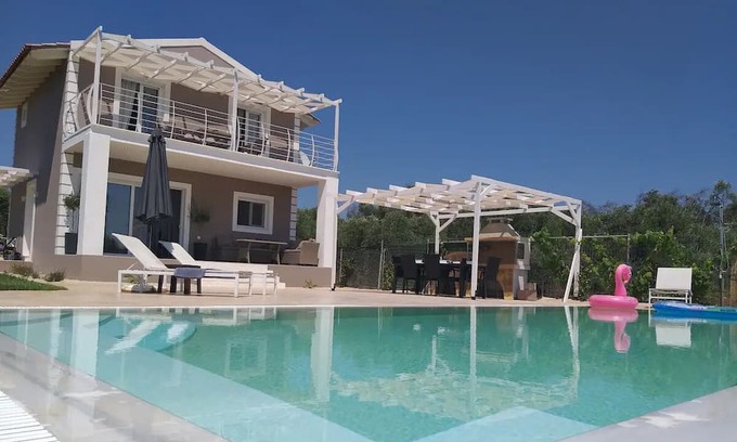 Chalikounas Villa | Lovely 3 bedroom villa with private pool, BBQ, few minutes away from the beach.