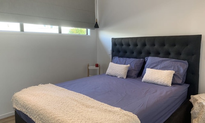 Ranui House | Ensuite closer to trains and takeaways