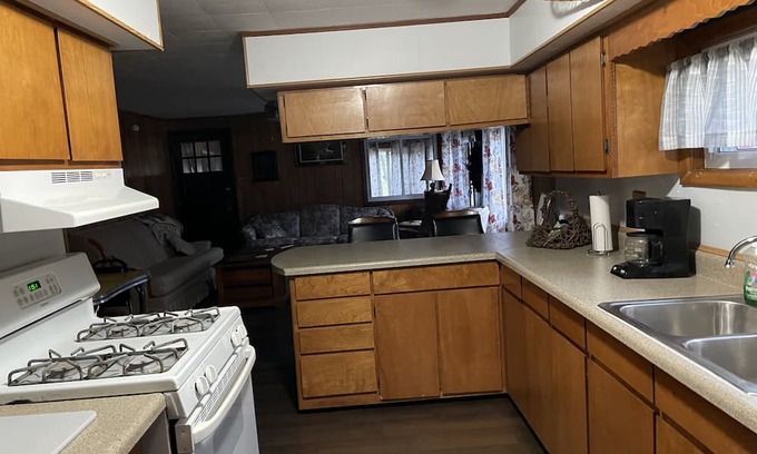 Mio Cabin | Classy log cabin. 3 bedroom. Great for hunting, fishing or kayaking.