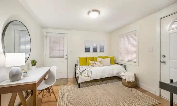 South Salt Lake House | Cozy Home Away From Home! Cute Neighborhood - Off Street Parking