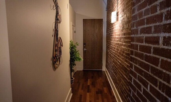 South Main Historic District Condo | Chic Downtown Memphis Condo with Rooftop Access - Your Unforgettable Getaway!
