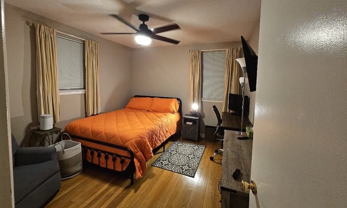 Capitol Heights House | Minutes to DC Capitol Hill. Metro. Perfect for Family Vacay & Remote travel.
