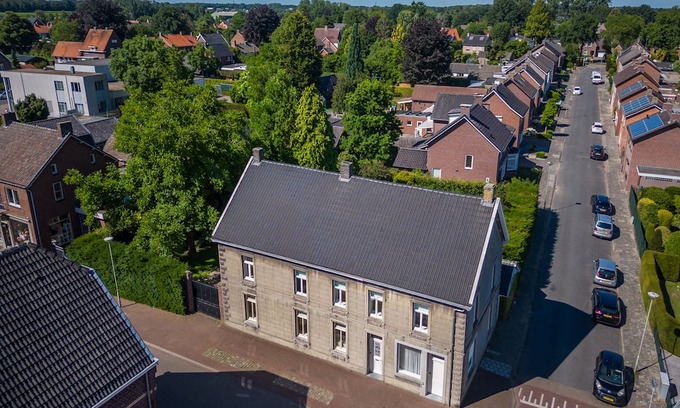 Roggel House | Stylish house with garden, sauna and hot tub