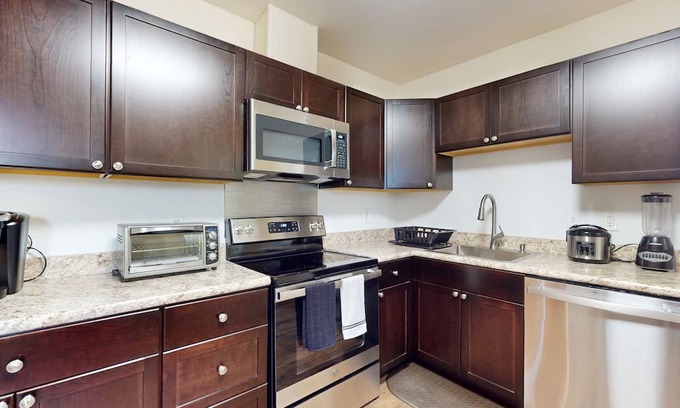 Downtown Apartment | Historic apartment full of natural light, new renovations, full kitchen, & W/D