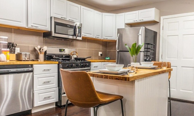 Front Park House | Buffalo - Alicia 2BDRM