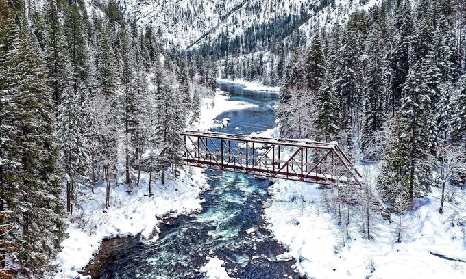 Leavenworth House | Alpine Views, Two Suites Grace Luxury Chalet Townhome in Heart of Leavenworth!