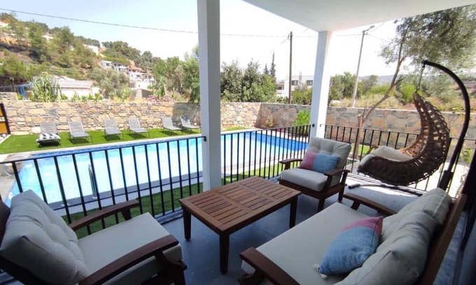 Yaliciftlik Apartment | Chic Flat w Pool, Patio, Garden in Bodrum