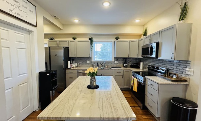 Roselawn Finance House | Big house newly remodel from top to bottom