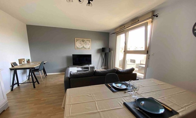 Saint-Serge Apartment | Casa Pixel - spacious 2-room apartment