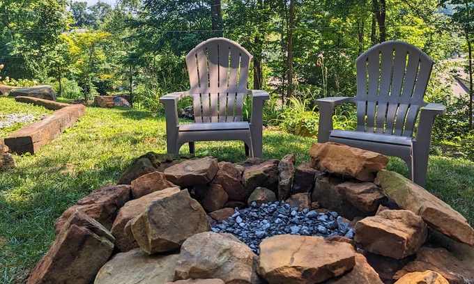 St. Elmo Improvement League House | St. Elmo Oasis: Modern, Colorful, Fire Pit, 3BD
