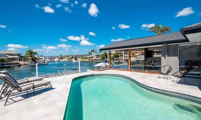 Runaway Bay House | Waterfront Resort-Style Retreat - Runaway Bay
