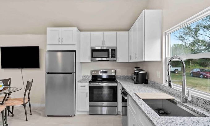 Englewood House | Paradise Retreat for 20!