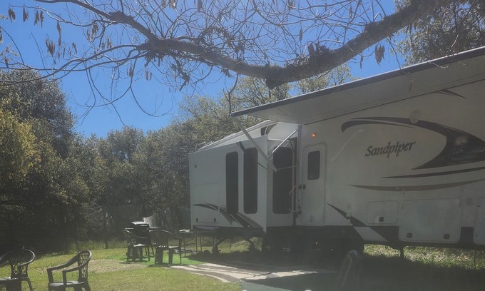 Coarsegold House | Comfort on Wheels 5th Wheel with Hot Tub Goats, Ducks, Chickens, Kune Pigs