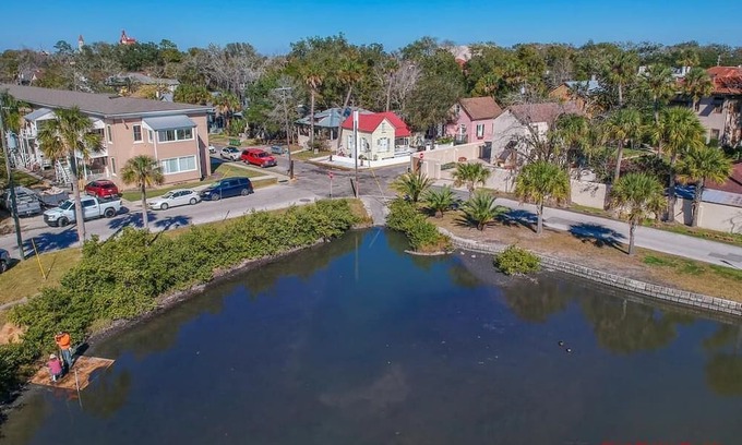 Downtown Historic District House | HISTORIC DISTRICT ~ Walk Everywhere ~ Free Parking!