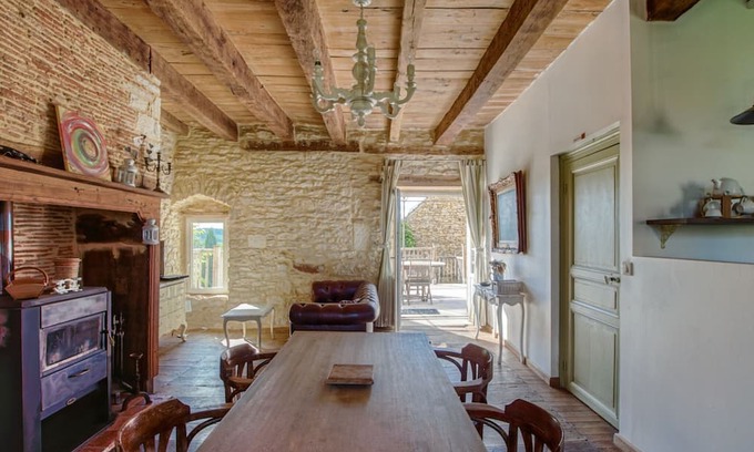 Degagnac House | Comfortable holiday home with heated pool