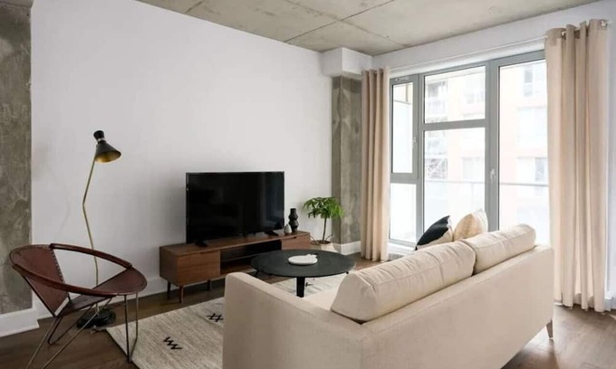 Chinatown Apartment | Place-Des-Arts 1-Bedroom Condo