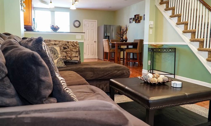 Olney-Oak Lane House | Relaxing retreat that is centrally-located in the Philadelphia area.