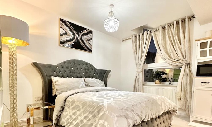Wolverhampton Apartment | Luxurious and private. Daily,weekly, monthly and long term bookings accepted.