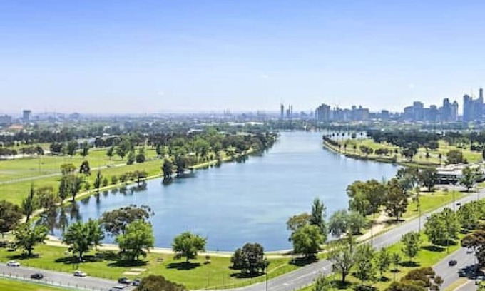 Melbourne Apartment | Treetop Tranquillity on Queen