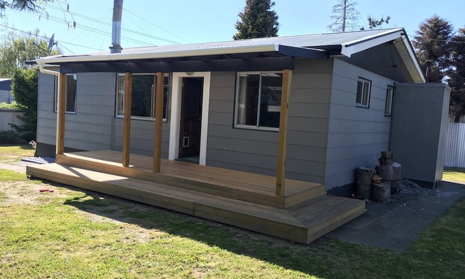 Twizel House | Cozy dog-friendly batch, perfect for an authentic kiwi holiday.