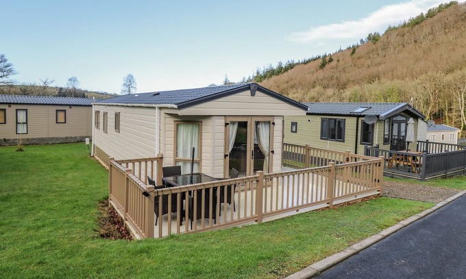 Felinfach Cabin | WOODLAND BREEZE, pet friendly, country holiday cottage in Llanarth