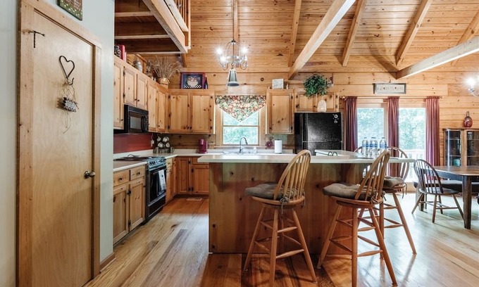 Greenville - Spartanburg Cabin | Neely Cabin Near DT Greenville | 3 Bed, 2 Bath