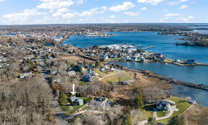 West Mystic House | W Henderson House Waterview Escape